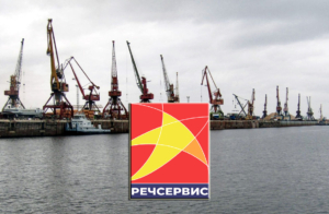 Якутский речной порт осуществляет перевалку грузов и контейнеров